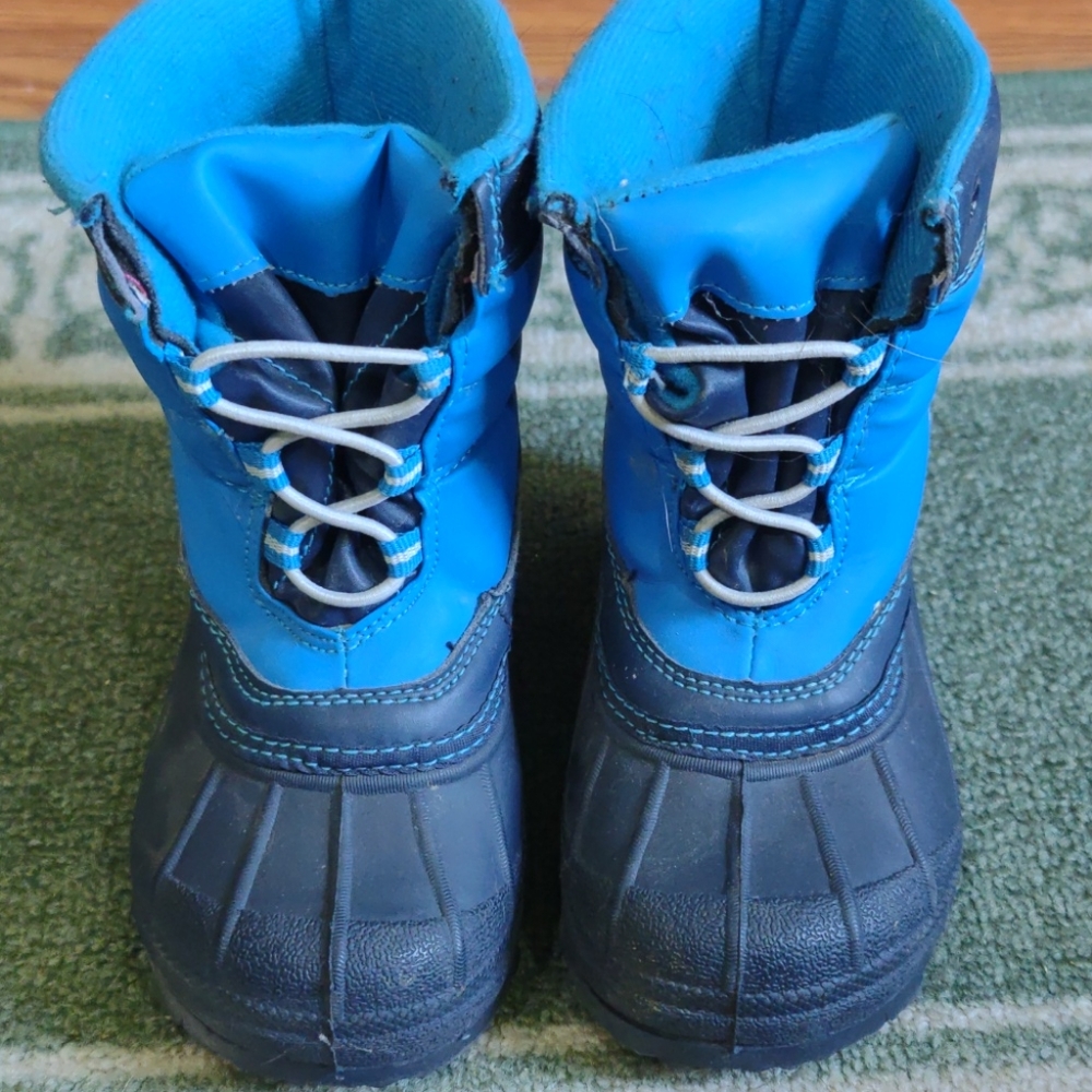 Snow boots
